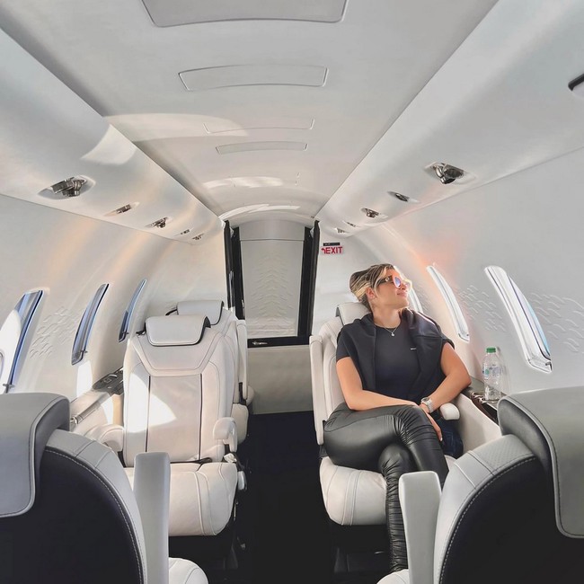 Karena tuduhan tersebut, kini Daniela dituntut dengan tujuh kasus penipuan dan pencucian uang. Wanita asal Miami, AS itu terancam dipenjara dengan ancaman hukuman hingga 20 tahun. Foto: Instagram Daniela Rendon