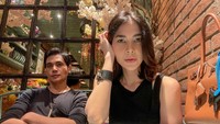 Momen kebersamaan lain dari Dee Adnan dan Tyo Nugros. Keduanya tampak makan bersama di restoran yang konsepnya cantik. Foto: Instagram @deeadnan