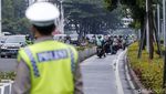 Dihadang Polisi, Pemotor Putar Balik di Jalur Sepeda Kawasan Sudirman