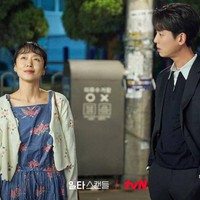 Romansa Jung Kyung Ho dan Jeon Do Yeon dalam drama Korea Crash Course in Romance sukses menyita perhatian. Mereka dinobatkan sebagai salah satu pasangan drama Korea terbaik sepanjang tahun 2023. Foto: Dok. tvN