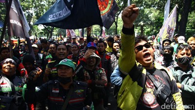 Driver Ojol Geruduk Balai Kota DKI, Tolak Rencana ERP!