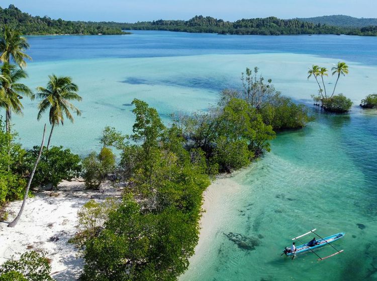 Pesona Pulau Putoutougat di Mentawai