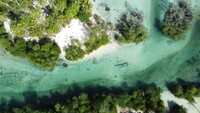 Salah satunya pulau Putoutougat yang merupakan salah satu gugusan pulau di Kepulauan Mentawai yang terkenal dengan spot pemandangan terbaik bagi wisatawan lokal dan mancanegara.