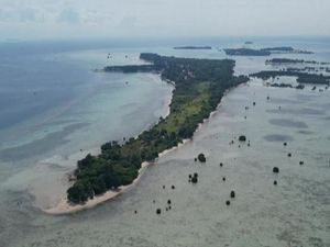 Empat Warga Pulau Pari Gugat Raksasa Semen Eropa