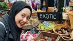 10 Momen Gita Savitri Hangout di Kafe Bareng Suami dan Beli Rambutan