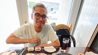 Sesekali Gita Savitri dan suaminya juga menikmati lezatnya daging panggang. Keduanya akan mengunjungi restoran barbeque ala Korea Selatan jika ingin menikmati daging panggang. Foto: Instagram/gitasav