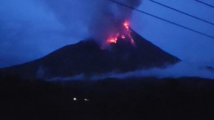 Gunung Karangetang di Sitaro, Sulut status siaga.