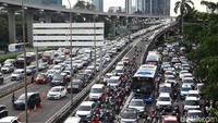 Kemacetan ini terjadi pada pukul 17.30 WIB.