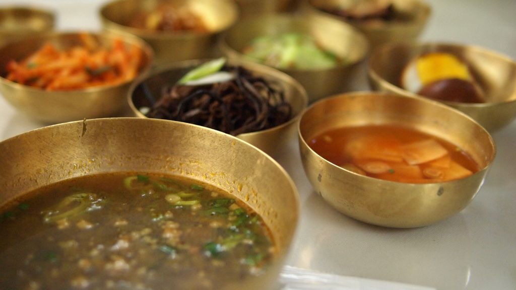 Ini 6 Alasan Orang Korea Makan Pakai Sumpit Logam