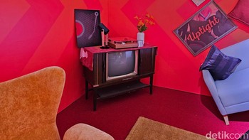 Ini adalah jepretan Galaxy S23 Ultra dalam ajang pameran 29 Rooms di Singapura. Dibuat bekerja sama dengan seniman, pencipta, dan komunitas, 29Rooms: Lost & Found memiliki 29 ruang interaktif yang terbuka untuk semua orang, yang menurut situsnya dirancang untuk berhenti sejenak, tertawa, dan bertanya-tanya. Foto: Fino/detikinet