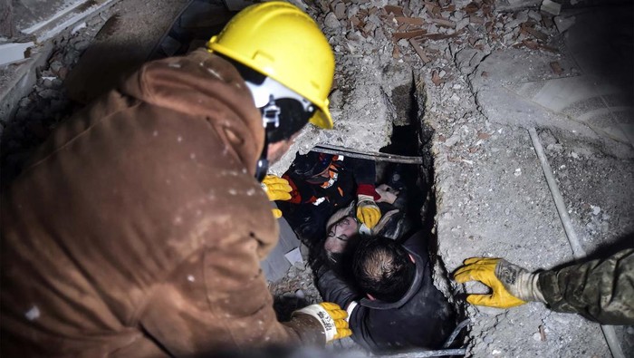 Korban Meninggal Gempa M 7,8 Turki dan Suriah Bertambah Jadi 12.049