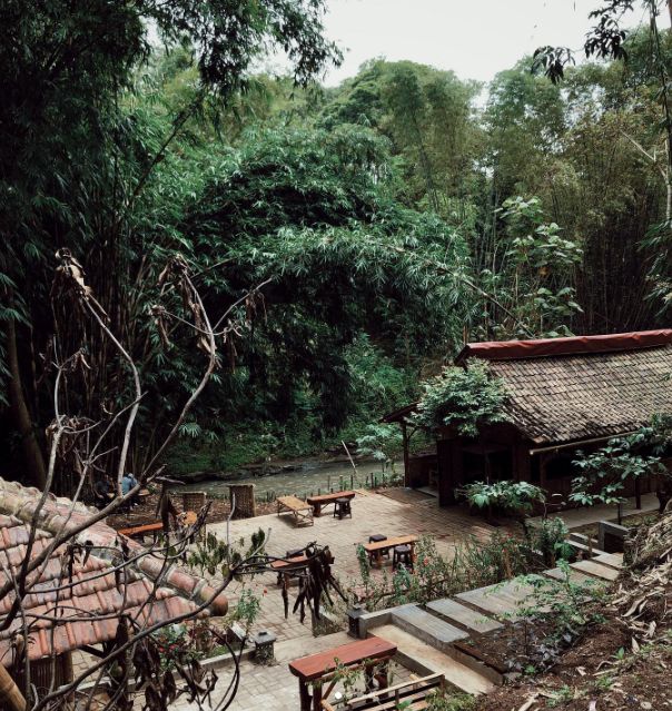 Sejuk Semilir!  5 Kafe di Malang Ini Terletak di Tepian Sungai yang Asri