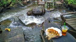 Sejuk Semilir! 5 Kafe di Malang Ini Terletak di Tepian Sungai yang Asri