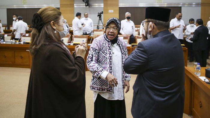 Kala Risma Curhat di DPR, Anggaran Kemensos 'Ditahan' Menkeu Menteri Kesehatan Budi Gunadi Sadikin menyampaikan paparan saat mengikuti rapat kerja bersama Komisi IX DPR di Kompleks Parlemen Senayan, Jakarta, Rabu (8/2/2023). Rapat tersebut membahas strategi percepatan penanganan penyakit tidak menular dan penyakit menular. ANTARA FOTO/Rivan Awal Lingga/rwa.