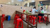 Lokasi Kedai Lilie Singkawang di Jl. Kb. Kacang XL No.10, Jakarta Pusat. Patokannya tak jauh dari area pusat jajanan belakang GI dan Plaza Indonesia.