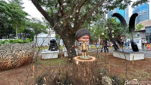 Ini penampaan salah satu karya seni di Art Jakarta Gardens yang digelar di kawasan Senayan, Jakarta, Selasa (7/2/2023). Art Jakarta Gardens tahun ini kembali hadir diselenggarakan pada 7–12 Februari 2023, setelah pertama kali diadakan tahun lalu.