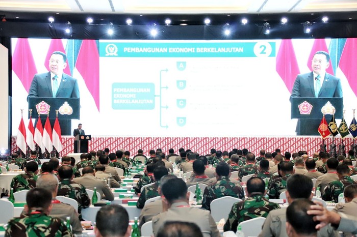 Ketua MPR RI Bambang Soesatyo memberikan pembekalan umum pada Rapat Pimpinan TNI-Polri 2023 yang dibuka Presiden RI Joko Widodo.