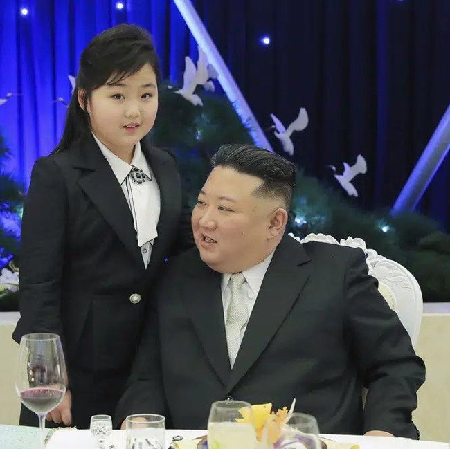 Potret Putri Kim Jong Un dengan Gaya Rambut Ayam Jantan yang Haram Ditiru