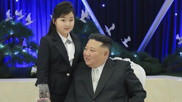 Potret Putri Kim Jong Un dengan Gaya Rambut Ayam Jantan yang Haram Ditiru