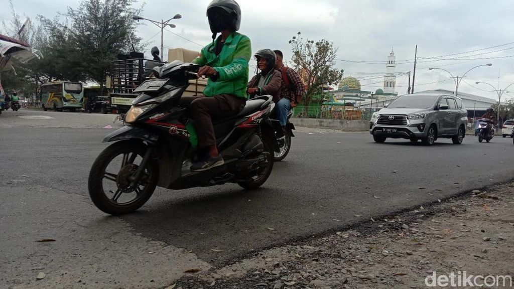 Jalan Rusak di Deli Serdang Diperbaiki Jelang Kedatangan Jokowi