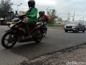 Jalan Rusak di Deli Serdang Diperbaiki Jelang Kedatangan Jokowi