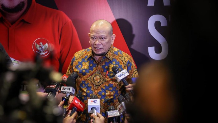 La Nyalla Mahmud Mattalitti saat memaparkan visi-misi di hadapan beberapa voters PSSI.