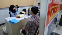 Kantor Imigrasi Kelas I TPI Pontianak melaksanakan layanan percepatan paspor sehari jadi atau jadi di hari yang sama untuk berbagai kebutuhan mendesak seperti berobat dan pendidikan dengan menetapkan biaya permohonan sebesar Rp1 juta, dan pemohon harus datang langsung ke kantor Imigrasi.