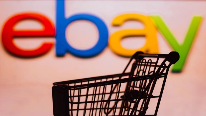 Masalah PHK di AS Belum Usai, eBay Pangkas 4% Pekerjanya Badai PHK masih menghantam tenaga kerja di Amerika Serikat. Kali ini, perusahaan jual beli online eBay yang melakukan PHK besar-besaran.