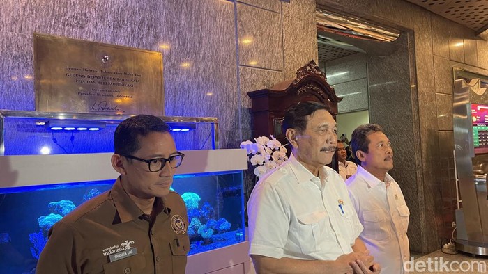 Menko Marves Luhut Binsar Pandjaitan dan anak buah