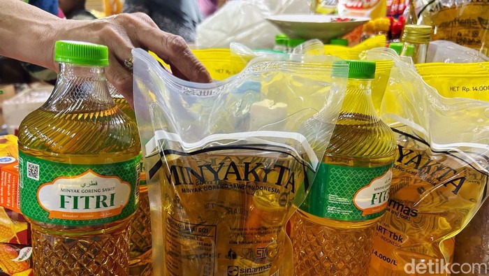 Minyakita yang dijual di pasaran masih terbatas, Rabu (8/2/2023). Seperti yang terlihat di Pasar Palmerah dan Pasar Palmeriam Jakarta.