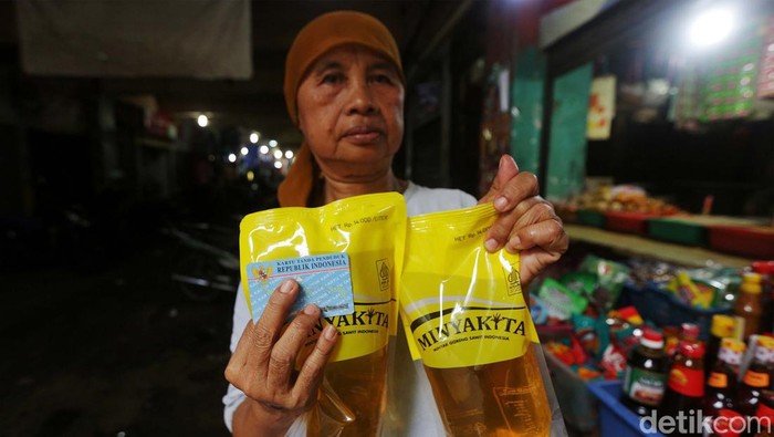 Minyakita Masih Terbatas di Pasaran, Ini Buktinya Minyakita yang dijual di pasaran masih terbatas, Rabu (8/2/2023). Seperti yang terlihat di Pasar Palmerah dan Pasar Palmeriam Jakarta.