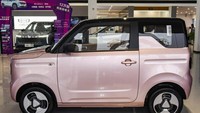 Geely Panda Mini EV Panda Mini EV merupakan kendaraan terkecil yang pernah diproduksi Geely. Mobil listrik tersebut hadir di bawah brand Geometry sebagai parent company Geely di Negeri Tirai Bambu. Foto: Geely Global.