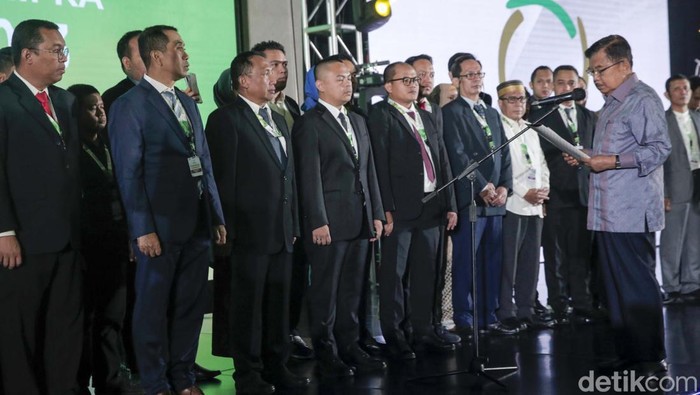 Momen JK Lantik Anggota Baru HIPKA Momen JK Lantik Anggota Baru HIPKA