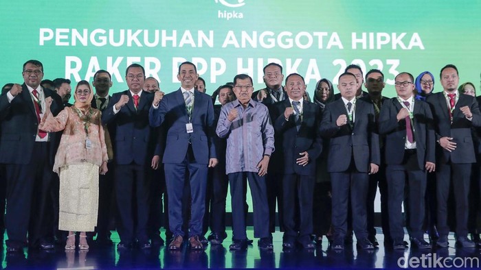 Momen JK Lantik Anggota Baru HIPKA Momen JK Lantik Anggota Baru HIPKA