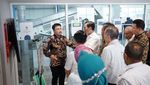 Momen Luhut Resmikan Pabrik Daur Ulang Botol di Cikarang