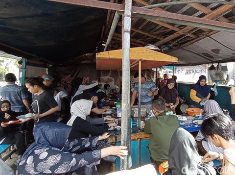Nasi Tutug Oncom Benhil Tasikmalaya.