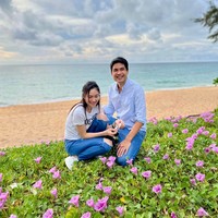 Oak Phakwa Hongyok bukan orang sembarangan. Tak hanya tampan, Oak juga datang dari keluarga kaya raya yakni pewaris grup AJ Jor, perusahaan di bidang pariwisata di Phuket. Foto: dok. Facebook