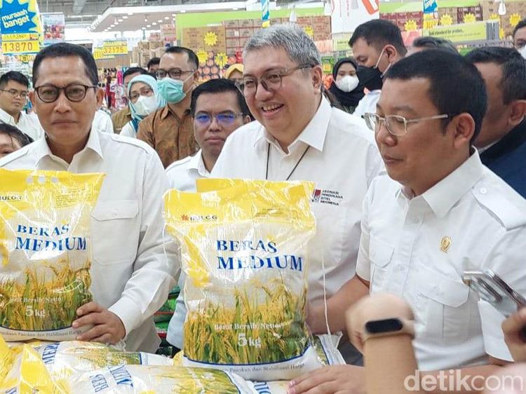 Penampakan Beras Bulog yang Bisa Dibeli di Pasar Ritel Modern