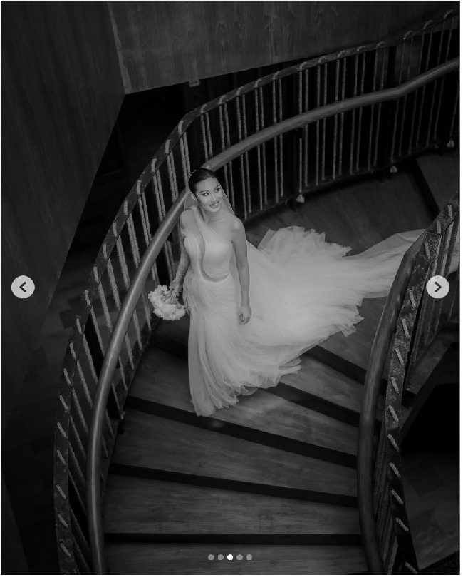 Hian Tjen juga menggunakan material lace untuk sentuhan akhir yang romantis pada gaun pernikahan Patricia Gouw. She gives us an easy description of what “perfection” is all about, tulis sang desainer di Instagram. Foto: Dok. Instagram @ patriciagouw