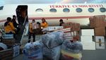Saat Pesawat Presiden Turki Bantu Evakuasi Korban Gempa