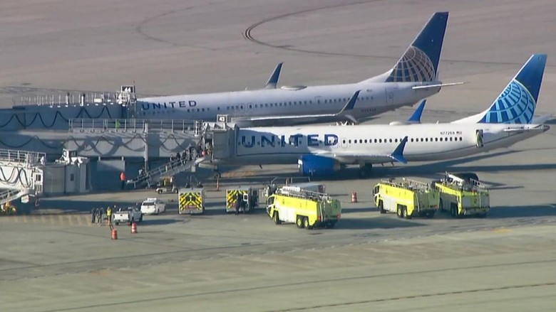 Pesawat United Airlines di Bandara San Diego Pesawat United Airlines di Bandara San Diego