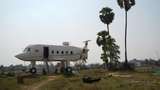 Pria Kamboja Wujudkan Mimpi Bangun Rumah Pesawat