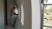 Chrach Pov mengaku telah menabung selama 30 tahun demi merealisasikan proyek itu, yang menurut perhitungannya telah menghabiskan sekitar 20.000 dolar AS atau sekitar Rp 302 juta.  