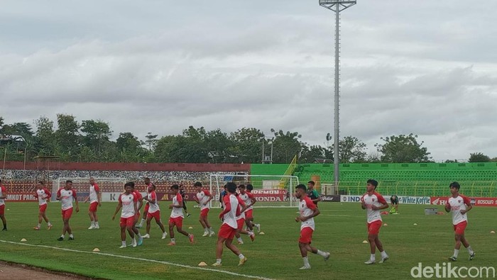 PSM Makassar menggelar official training di Stadion Gelora BJ Habibie Parepare jelang lawan Barito Putera.