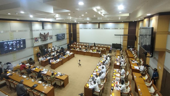 Rapat Komisi VIII DPR dengan Mensos Risma (Dwi-detikcom)