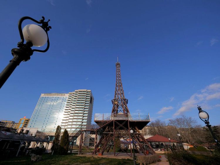 Resort di Bulgaria Ini Punya Menara Eiffel KW Lho...