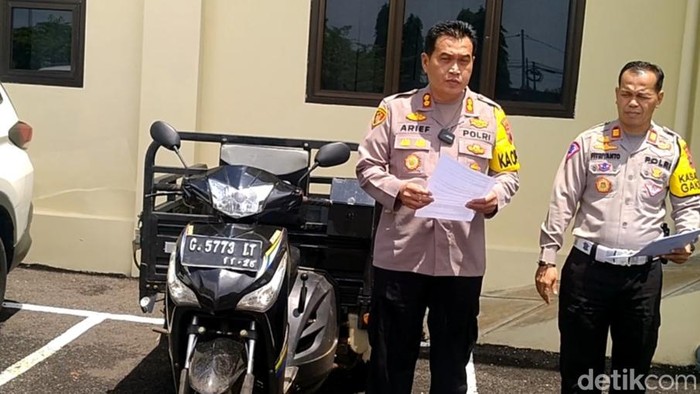 Sepeda motor roda tiga yang viral di Pekalongan gegara bikin sejumlah motor terjatuh, Rabu (8/2/2023).