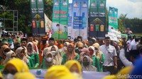 Peserta Pawai Taaruf MTQ longmarch dari Skadron-21 Pondok Cabe, Tangerang Selatan, Banten, Rabu (8/2/2023).