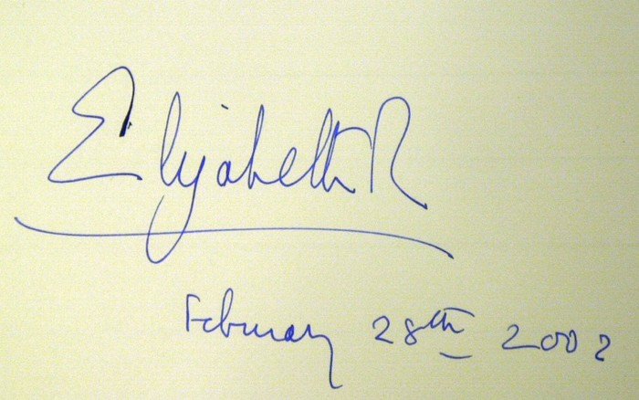 Signature of Queen Elizabeth I (1533-1603) (pen and ink on paper) (b/w photo) (Photo by Art Images via Getty Images)