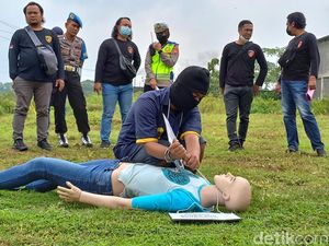 Pria Ngamuk di Pra-Rekonstruksi Pembunuhan Siswi SMP Open BO Sukoharjo